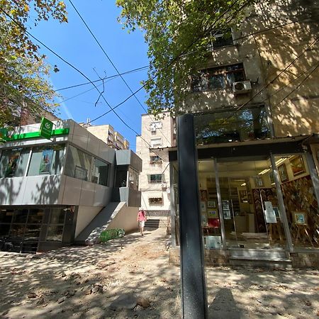 Central Welcoming Apartment In Tirana Esterno foto