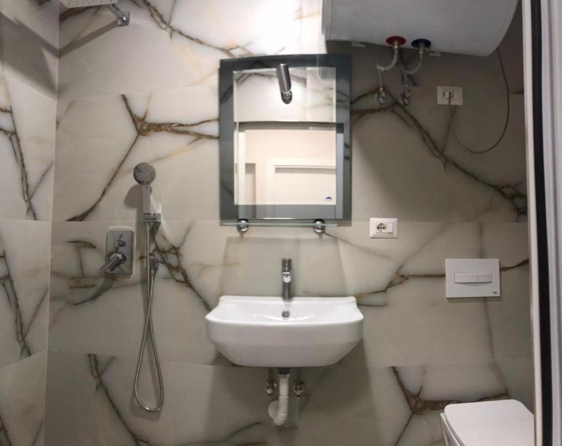 Central Welcoming Apartment In Tirana Esterno foto