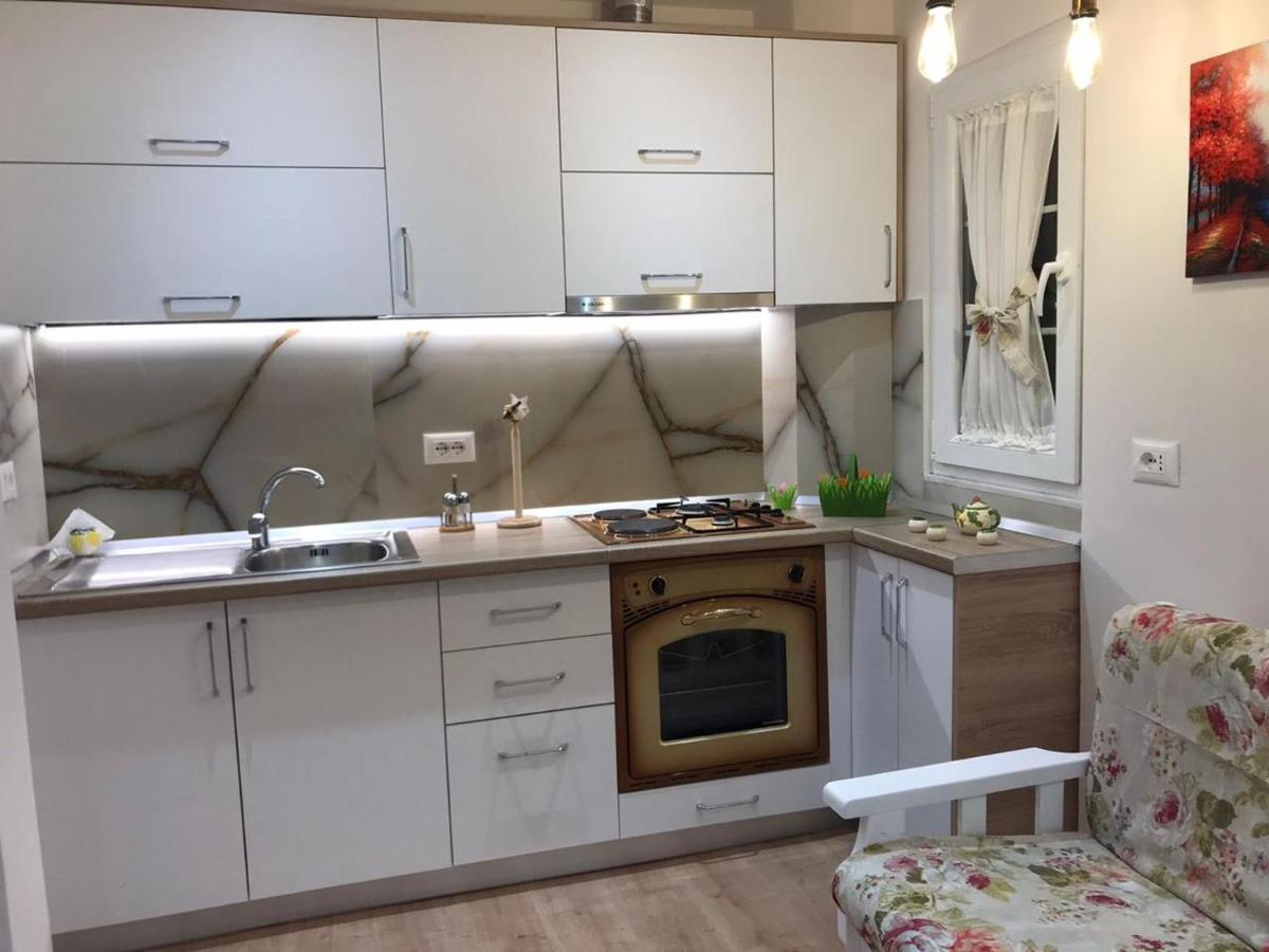Central Welcoming Apartment In Tirana Esterno foto
