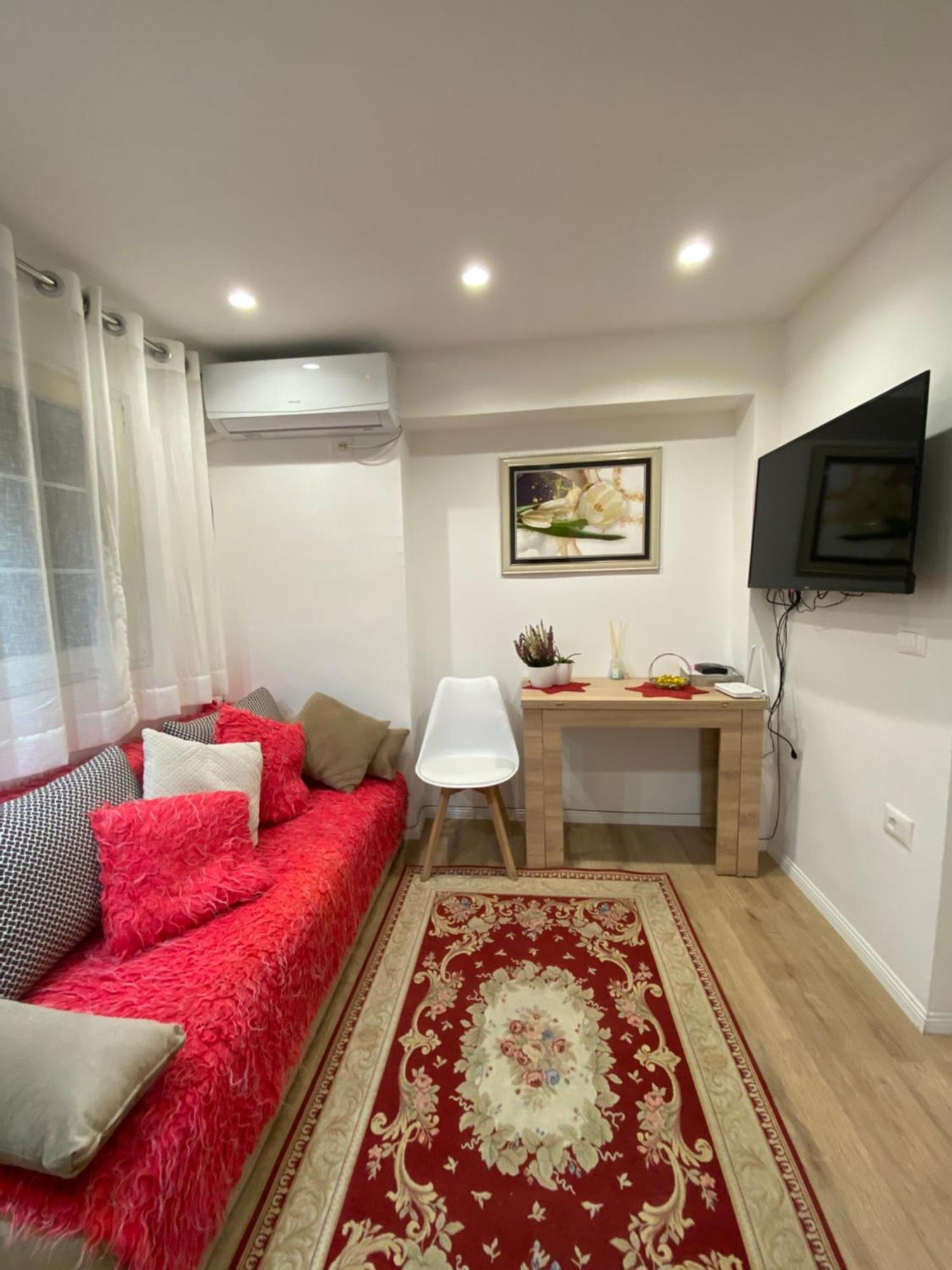 Central Welcoming Apartment In Tirana Esterno foto