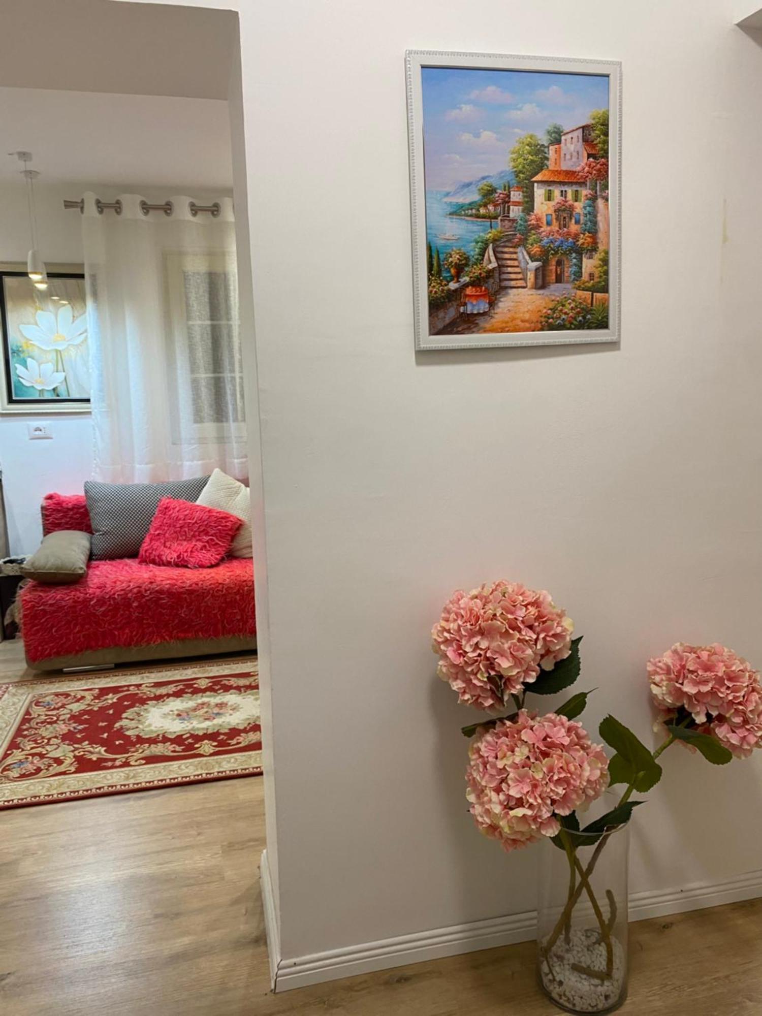 Central Welcoming Apartment In Tirana Esterno foto