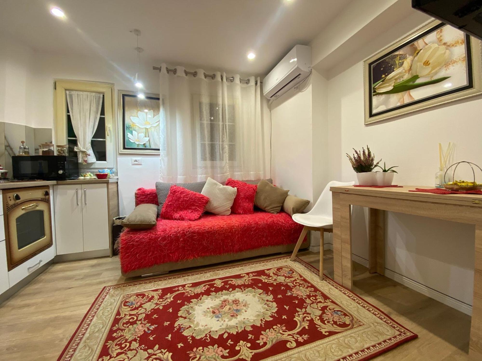Central Welcoming Apartment In Tirana Esterno foto