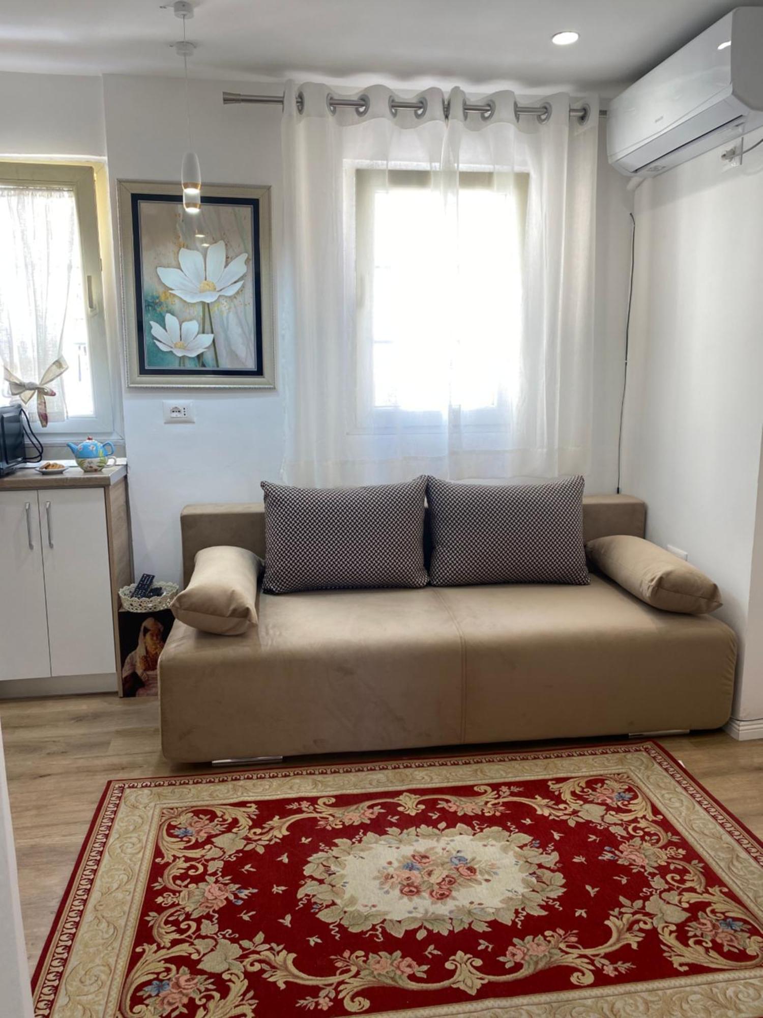 Central Welcoming Apartment In Tirana Esterno foto