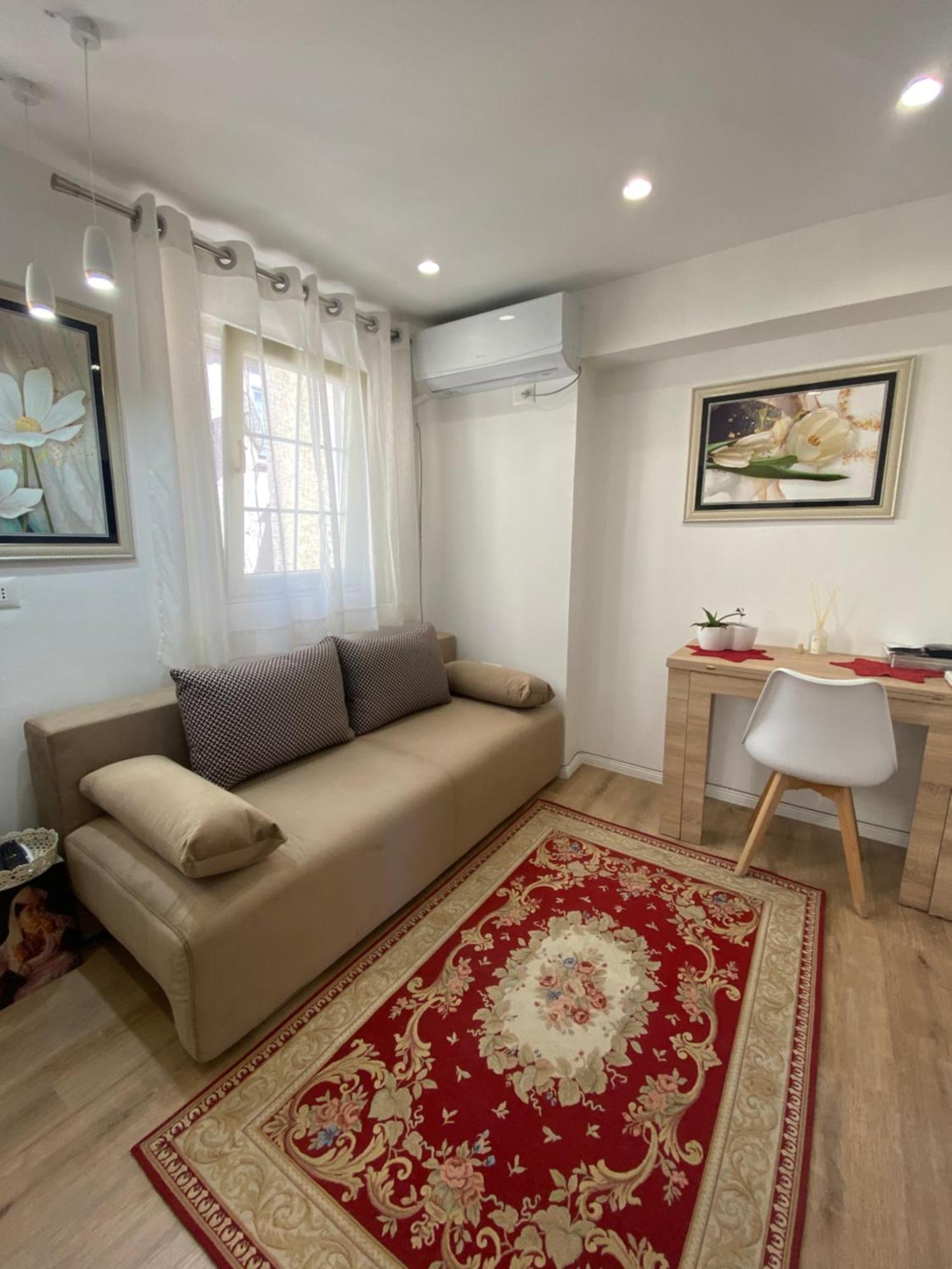 Central Welcoming Apartment In Tirana Esterno foto