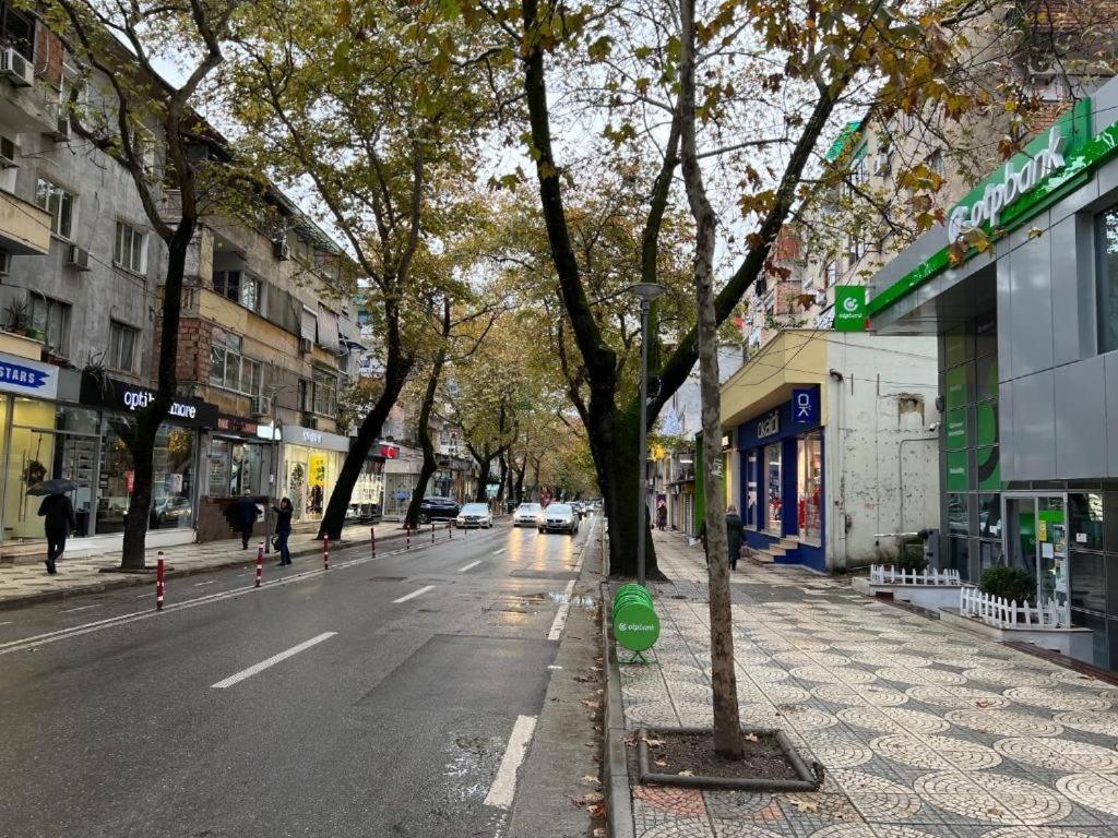 Central Welcoming Apartment In Tirana Esterno foto