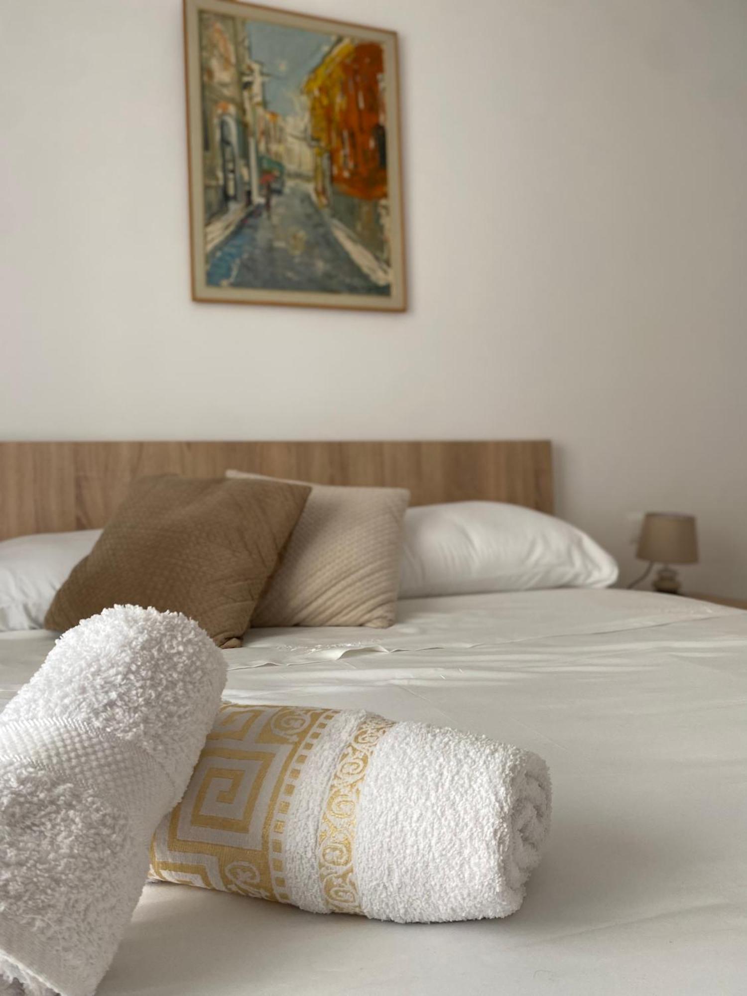 Central Welcoming Apartment In Tirana Esterno foto